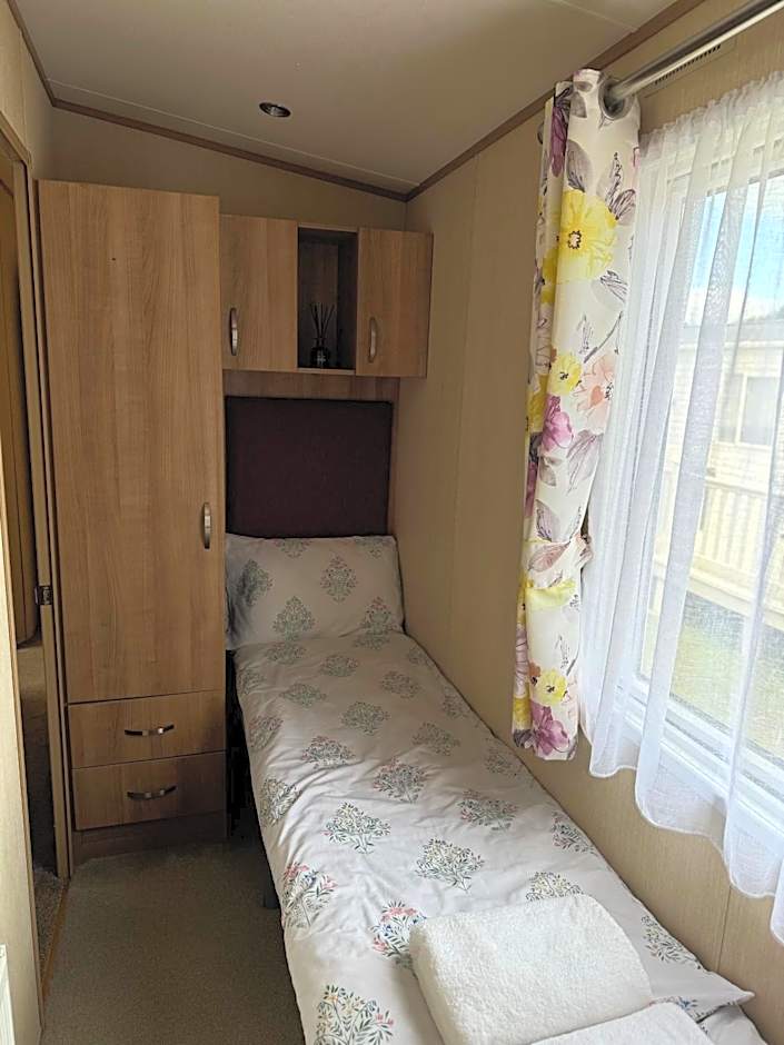 Hot tub retreat at Tattershall Lakes