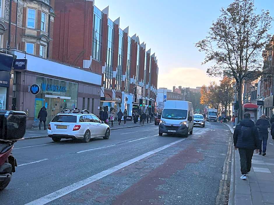 MIA Residence - Entire Studio apartment - City View - London - Next to Ealing Broadway Station