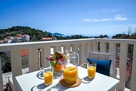Apartment with sea view and balcony