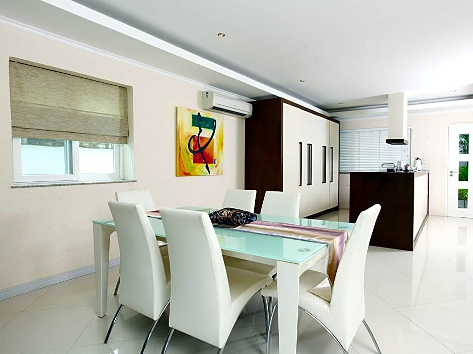 Hidden Palm Pool Villas