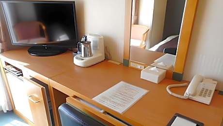Single Room - Non-Smoking - WiFi