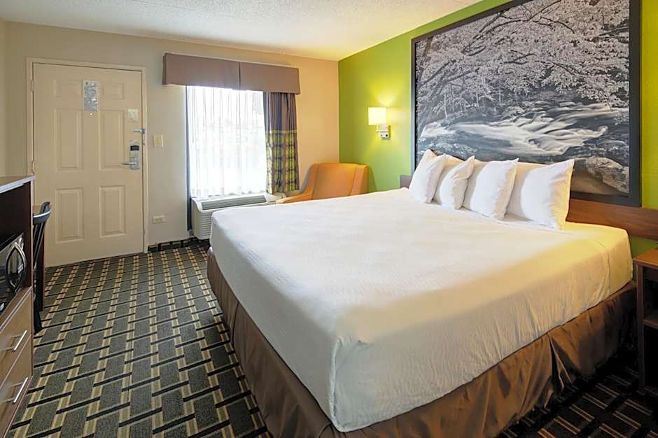 Super 8 by Wyndham Knoxville West/Farragut