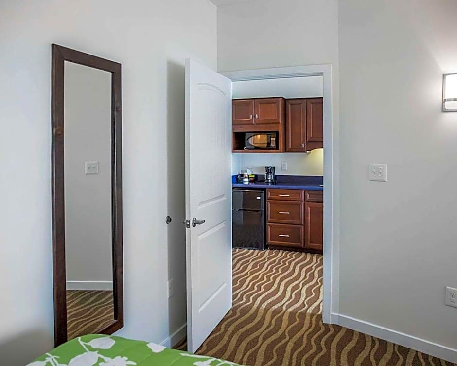 Island Inn & Suites, Ascend Hotel Collection