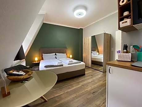 Amaroo - Gästehaus "Charlotte"