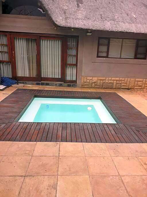 Zebula Golf and Wildlife Estate - Toktokkie Knocking Pax 20 - Moi Signature Luxury villa