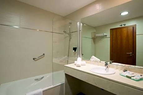 Triple Room (2 Adults + 1 Child)