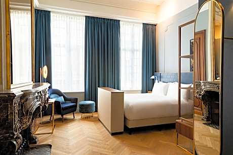 sapphire deluxe room, deluxe guest room, 1 king