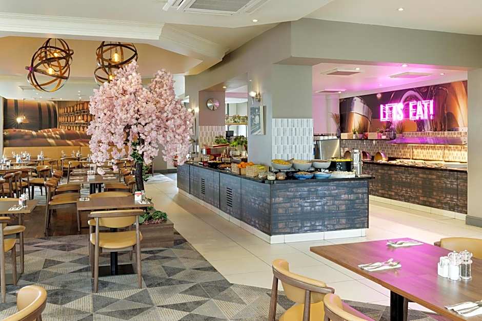 DoubleTree by Hilton Dartford Bridge