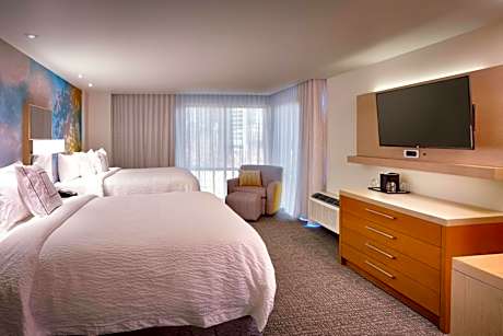 Queen Suite with Two Queen Beds and Sofa Bed - Hearing Accessible