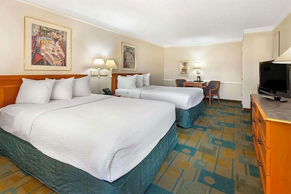 La Quinta Inn & Suites by Wyndham Albuquerque Northeast