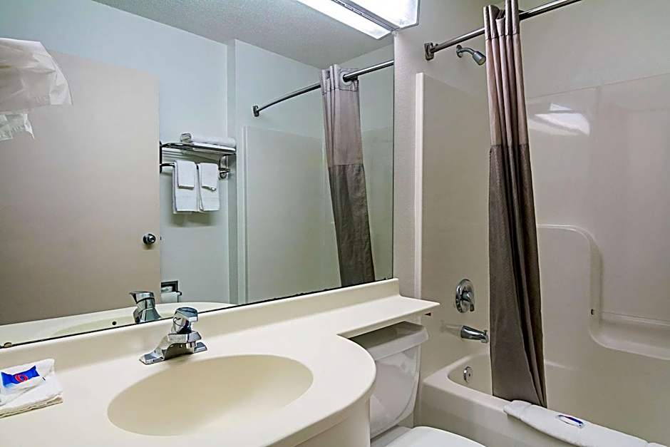 Motel 6-Sycamore, IL