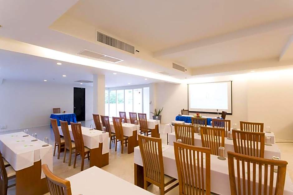 Sugar Palm Grand Hillside