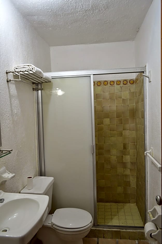 Hotel Mercurio - Caters to Gay Men