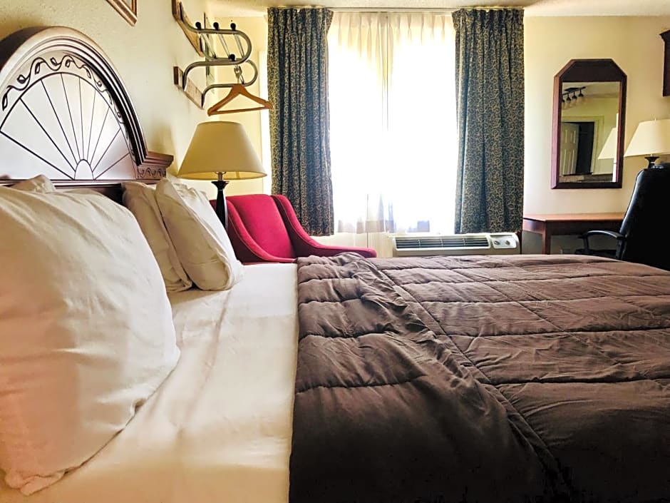 Ozark Inn & Suites