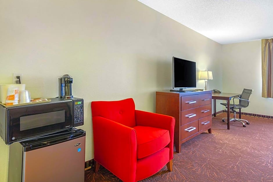 Quality Inn & Suites Lakewood - Denver Southwest