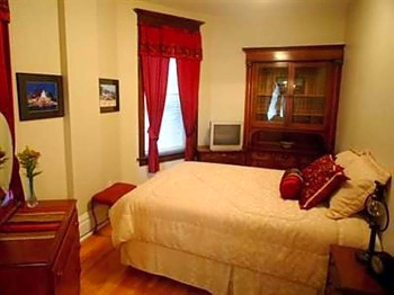 Old Chicago Inn