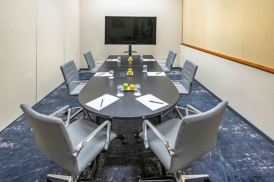 Courtyard By Marriott Prague Airport