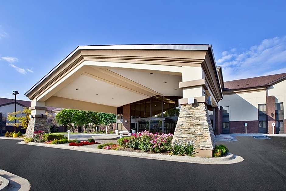 Holiday Inn Express Detroit-Warren/General Motors Technology Center By IHG