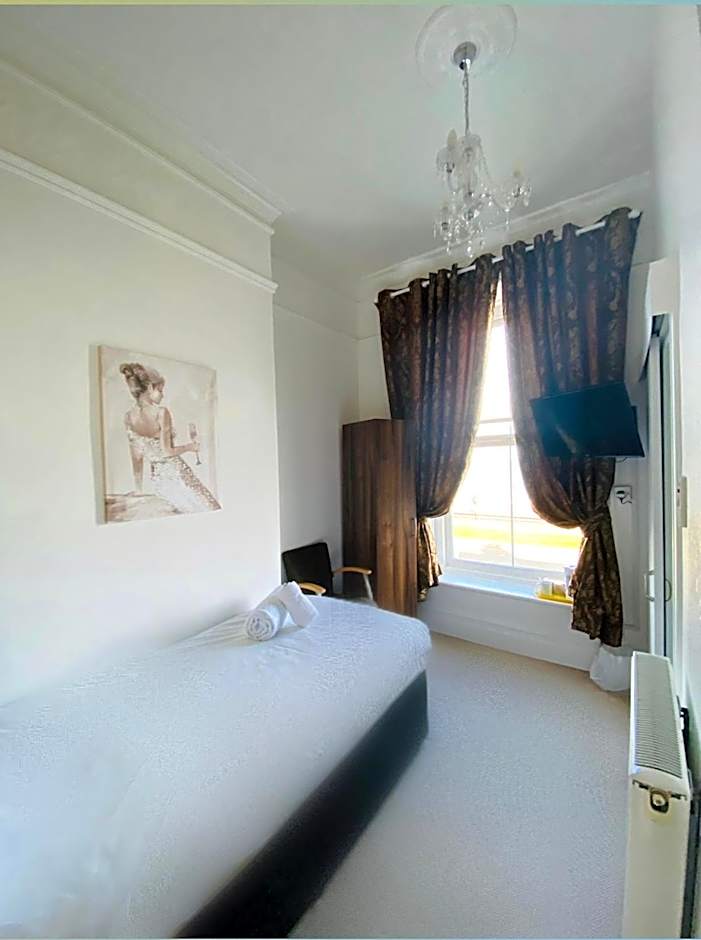 Four Oaks Hotel