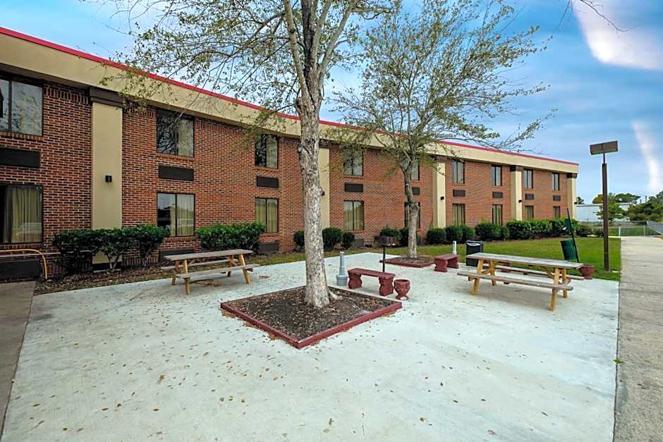Red Roof Inn & Suites Jacksonville, NC