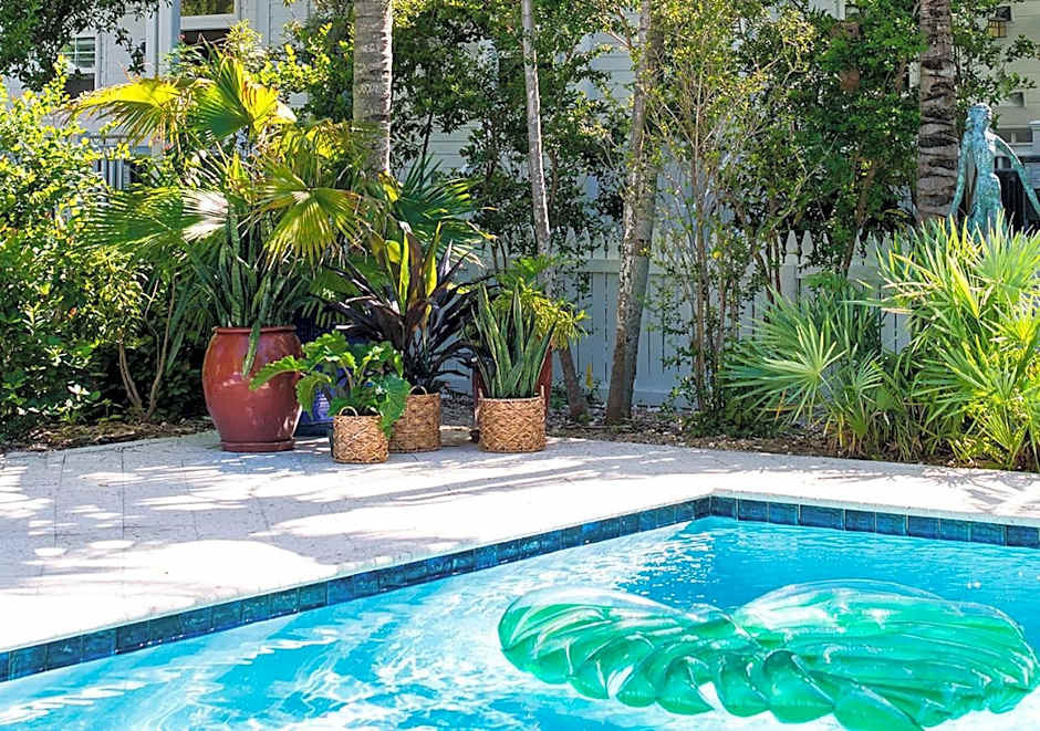 Parrot Key Hotel & Villas