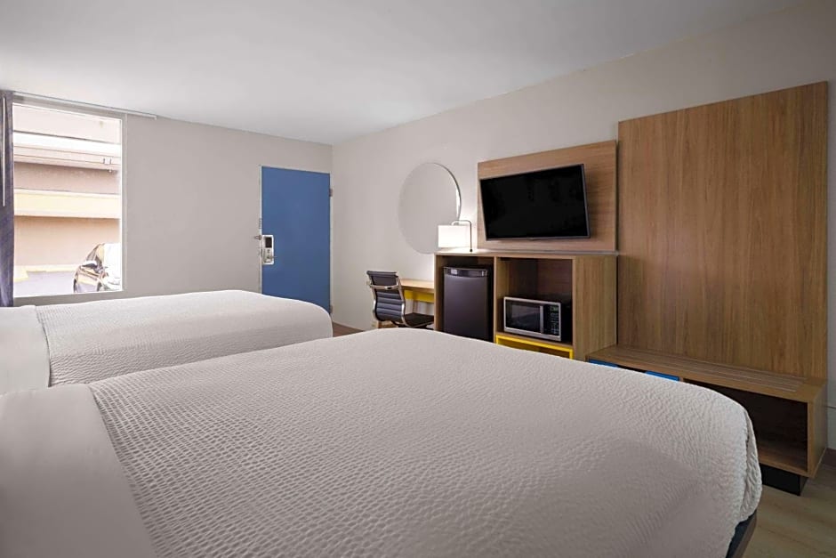 Days Inn by Wyndham Montgomery I-85