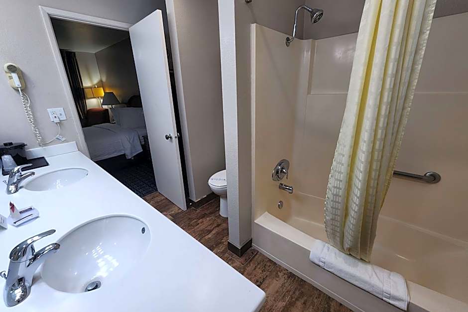 Ramada Bayside Inn & Suites Eureka