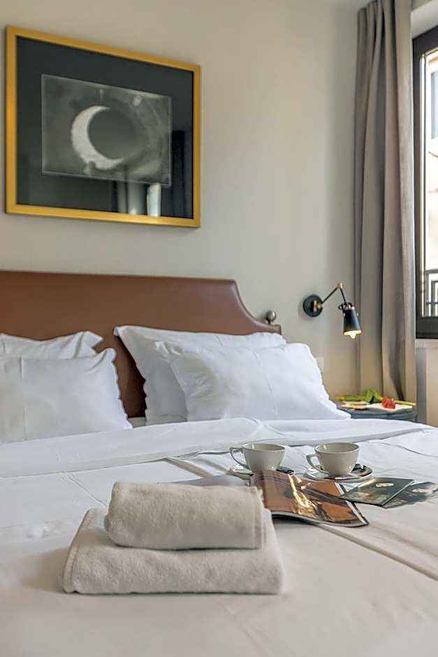 Leonis Restaurant & Rooms