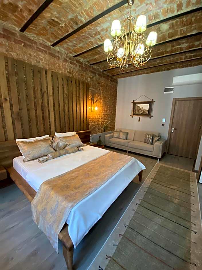 Alma Port Suites