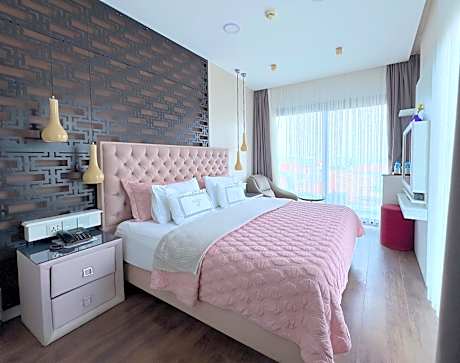 Deluxe Double Room with Balcony and Sea View
