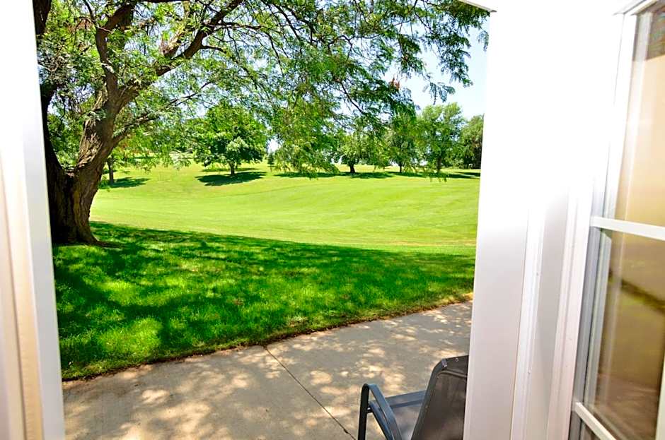 Cobblestone Inn & Suites - Denison | Majestic Hills