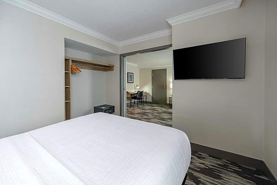 Sandman Signature Mississauga Hotel