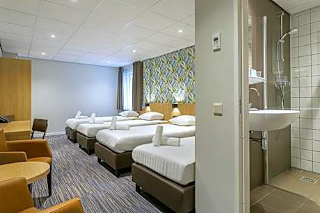 Economy Quadruple Room with Shower - Non-Smoking