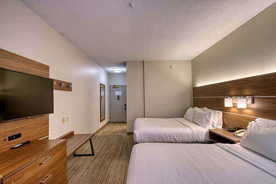Holiday Inn Express Hotel & Suites Oshkosh - State Route 41 By IHG