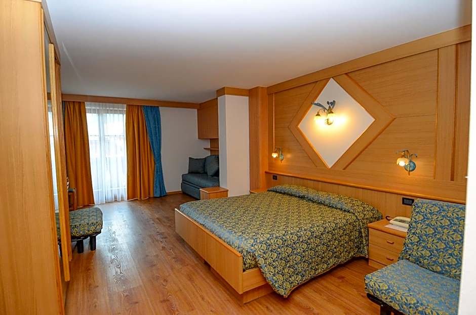 Photo 1 of 5 of Triple Room