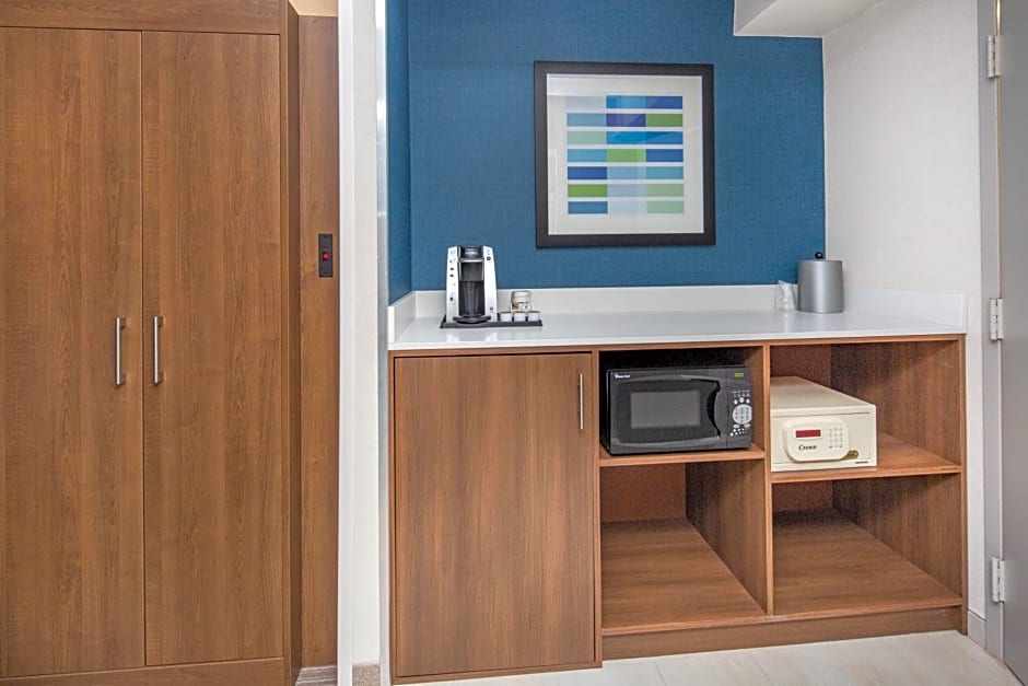 Holiday Inn Express Hotel & Suites San Diego Airport - Old Town, an IHG Hotel