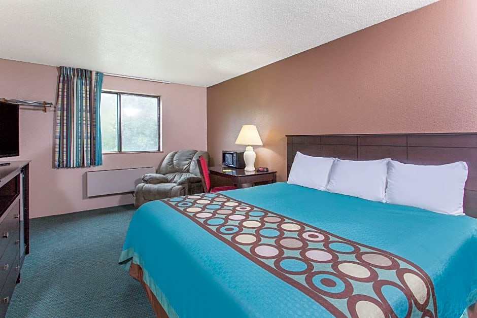 Super 8 by Wyndham Austin MN