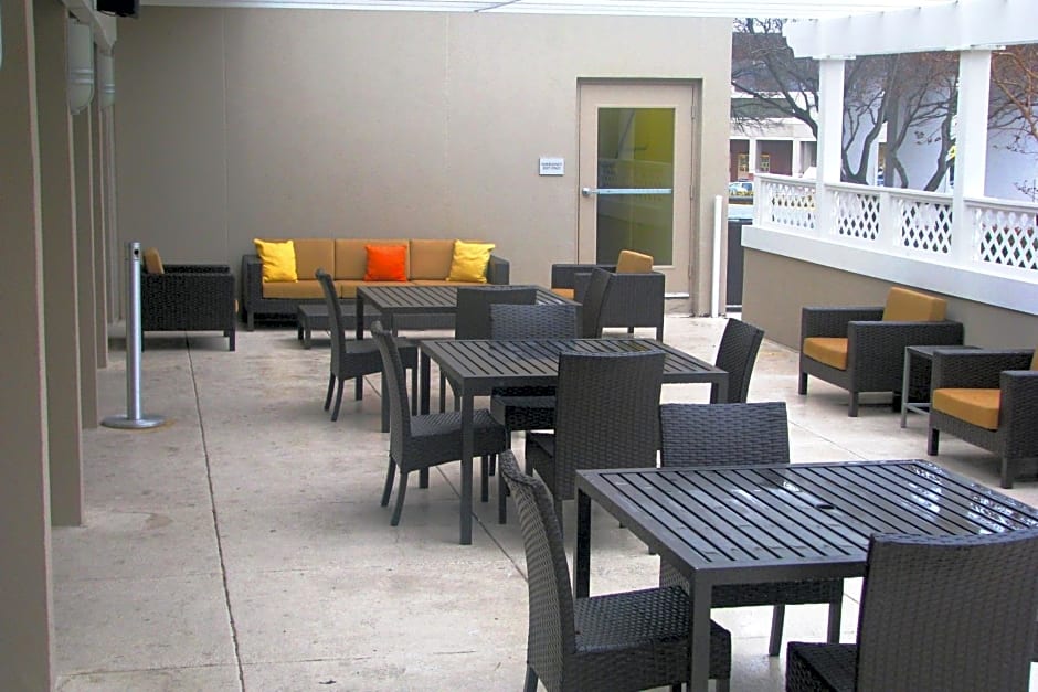 Courtyard by Marriott Alexandria Pentagon South