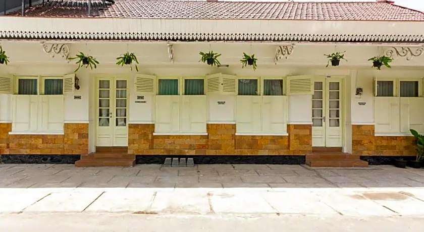 RedDoorz Syariah near Titik Nol Yogyakarta