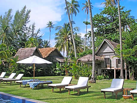 Bon Ton Antique Wooden Villas