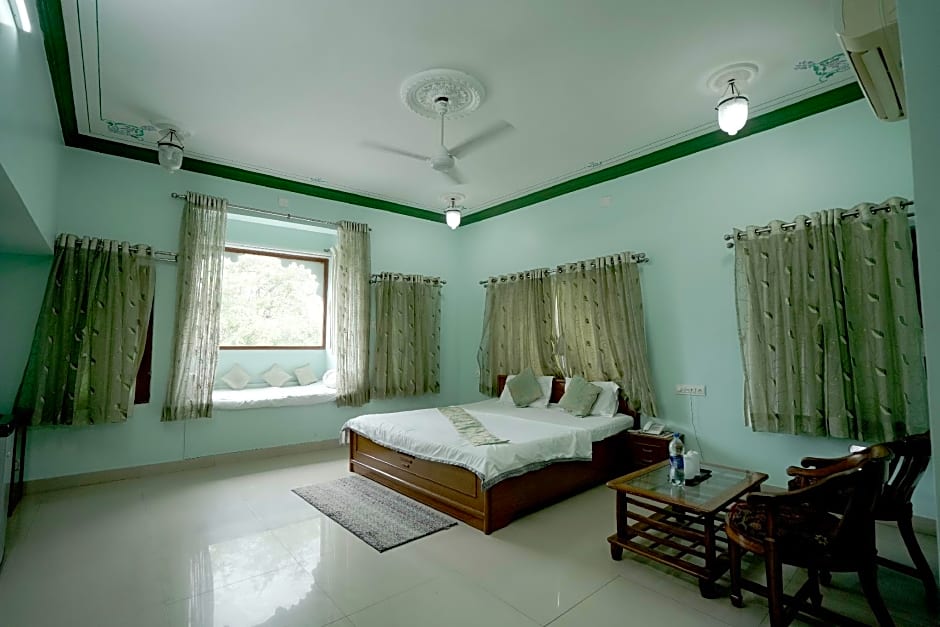 Photo 1 of 4 of Maharaja Room