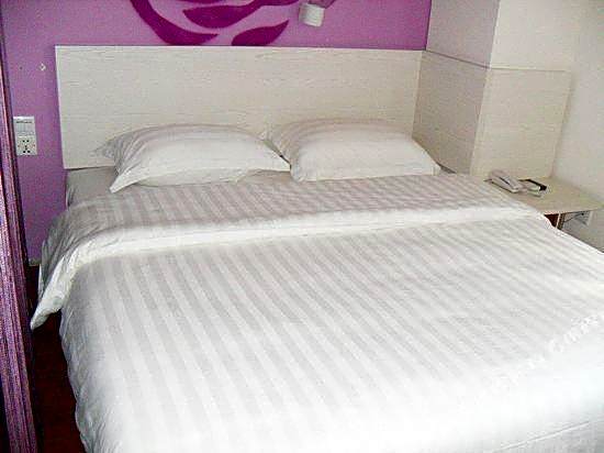 V8 Hotel (Guangzhou Xicun subway station store)