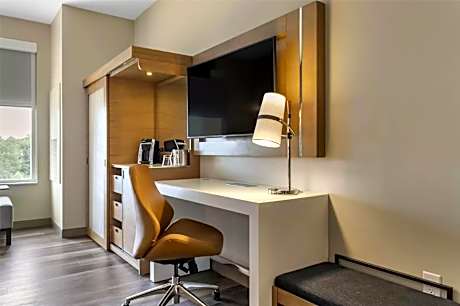 1 King Bed Mobility Accessible Ri Shwr