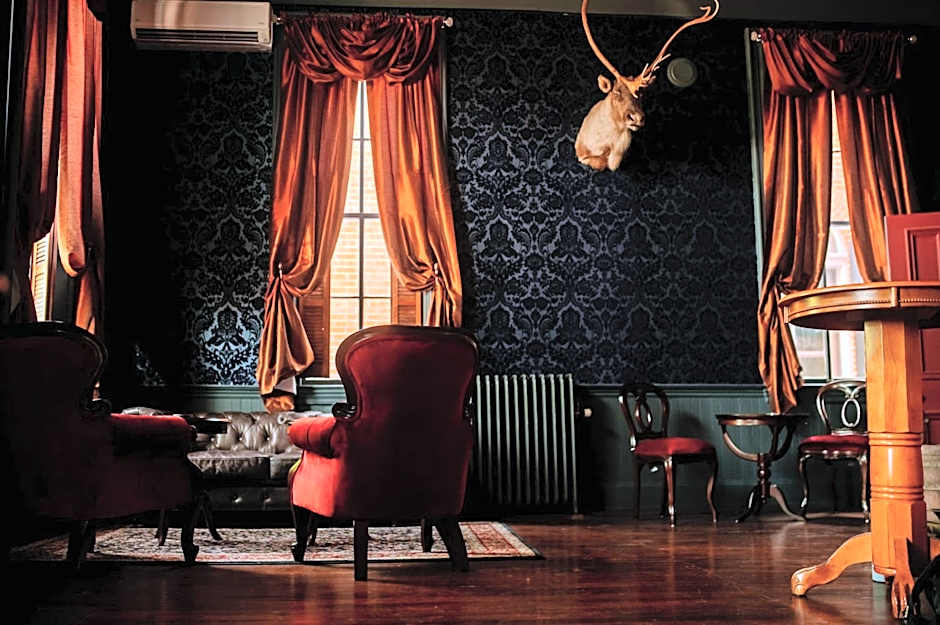 White House Hotel