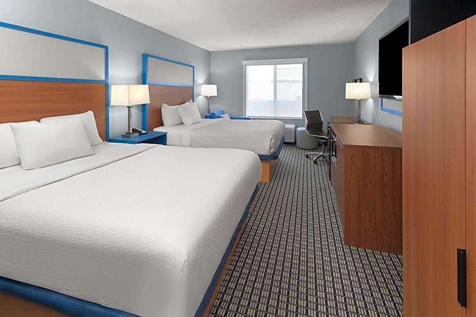AmericInn by Wyndham Reedsburg