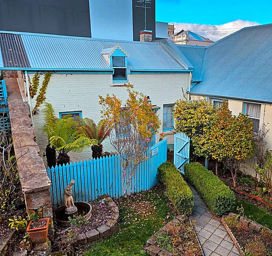 The Lodge on Elizabeth Bed & Breakfast