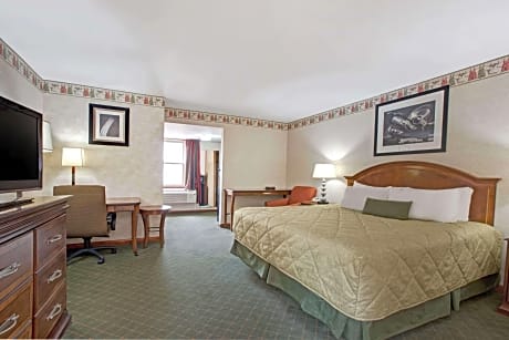 1 King Bed Deluxe Room Non-Smoking