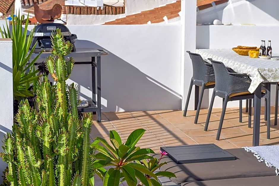 La Orza, Frigiliana Luxury center townhouse with pool and parking HansOnHoliday Rentals