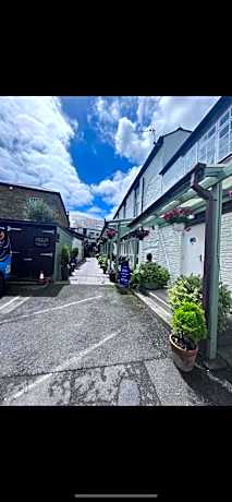 Molesworth Arms