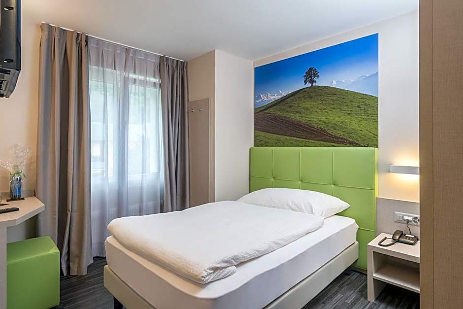 Adhhoc Hotel
